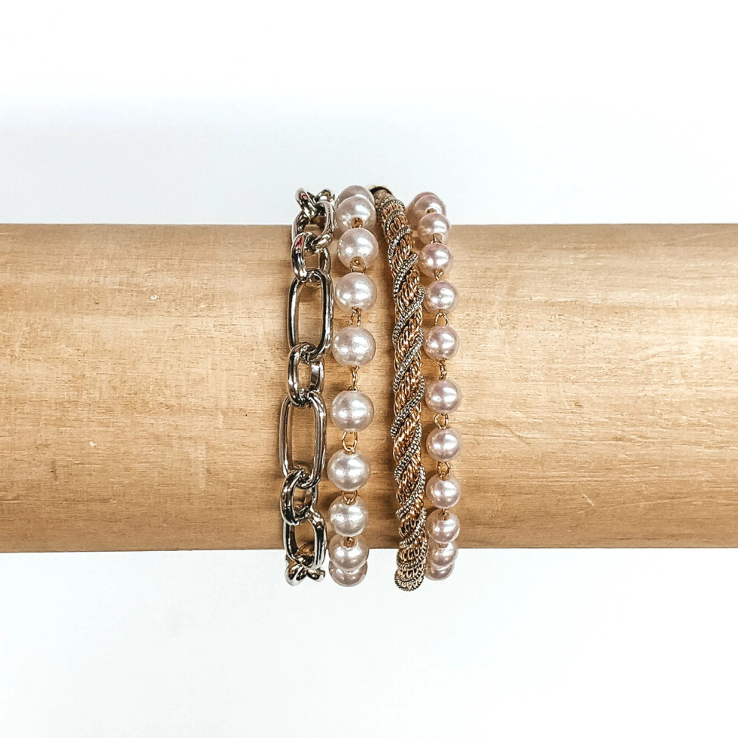 Four Strand Chain Magnetic Bracelet with Pearls in Gold/Silver