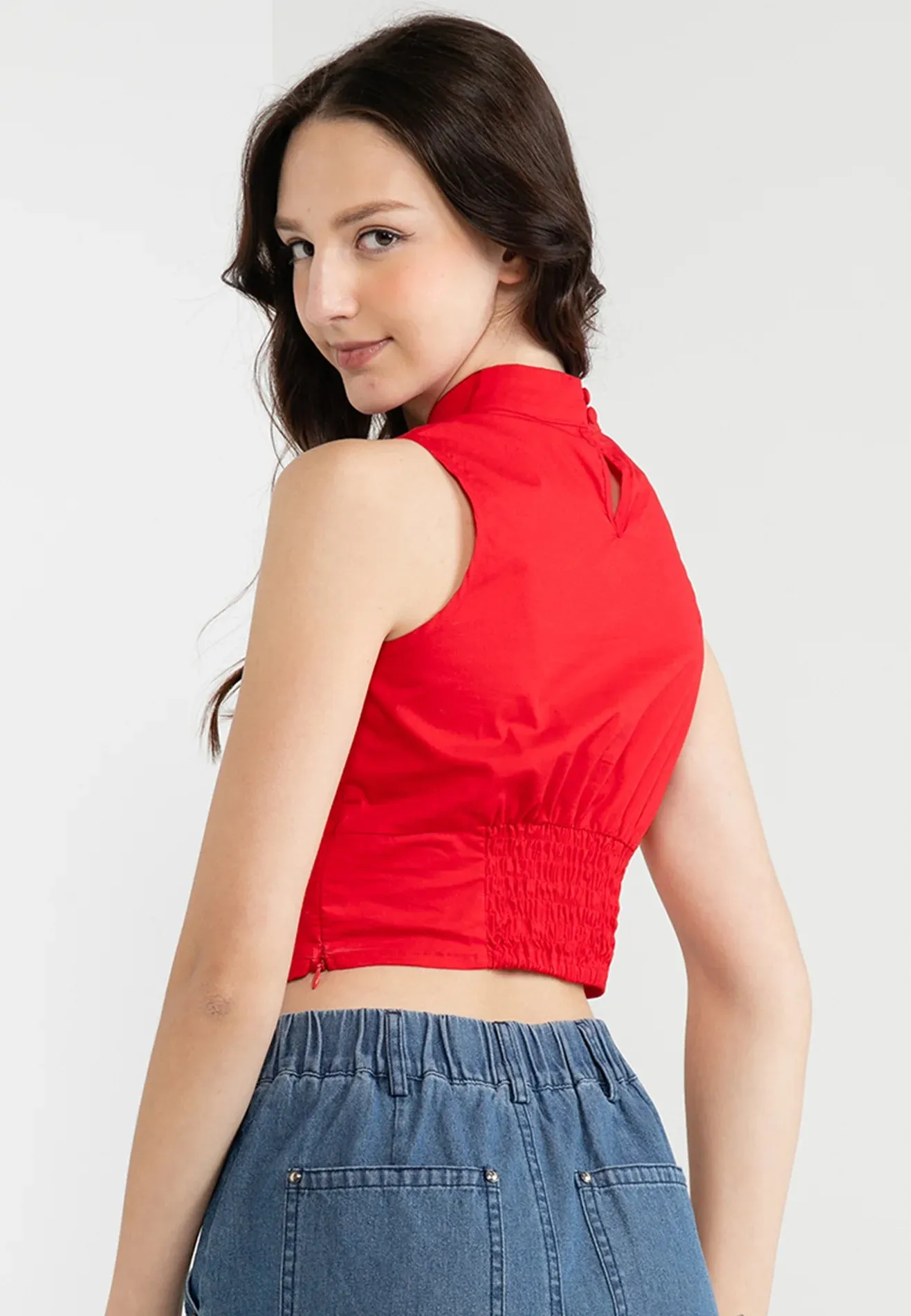 VOIR JEANS Sleeveless Mandarin Collar Knot Crop Top