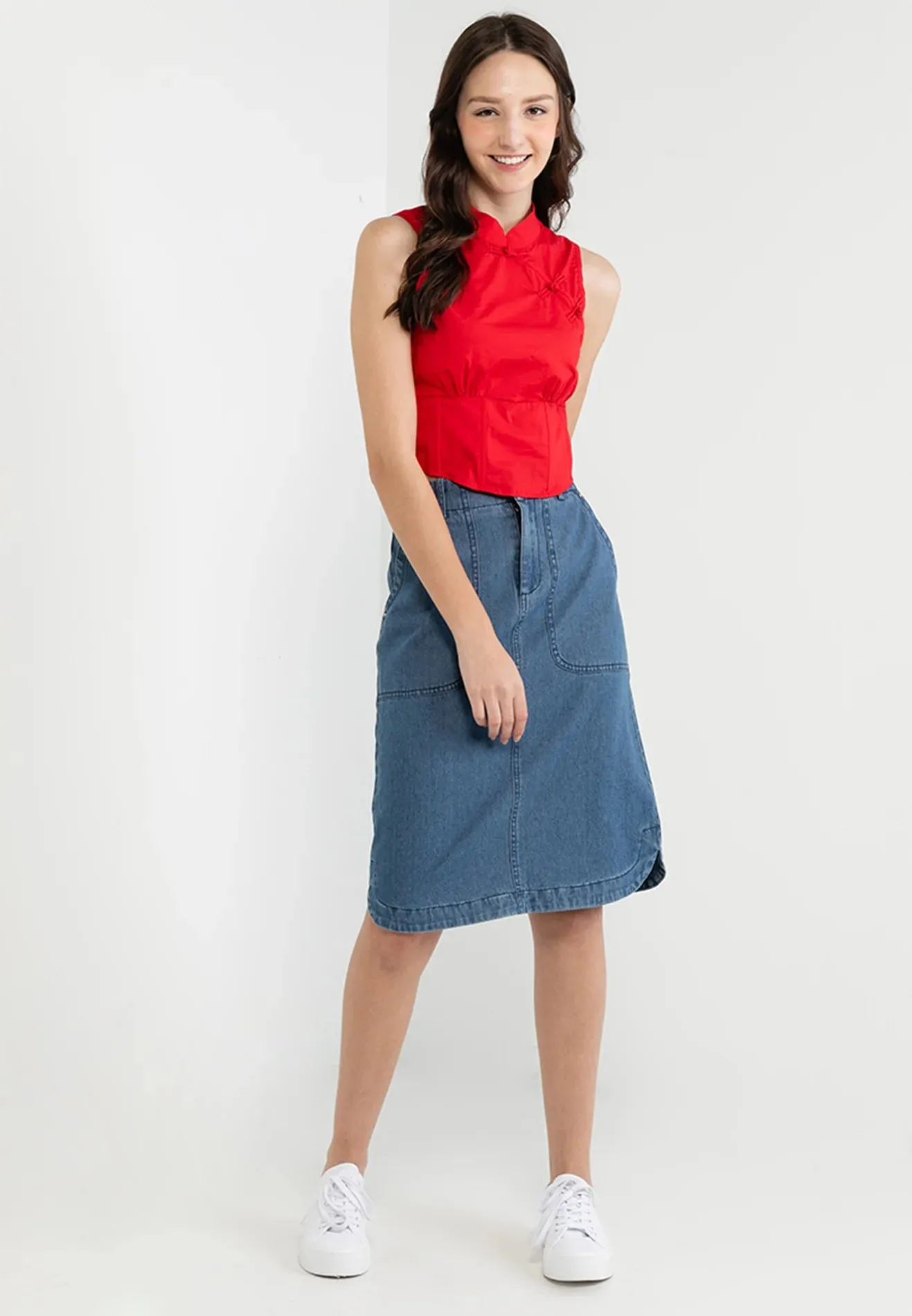 VOIR JEANS Sleeveless Mandarin Collar Knot Crop Top